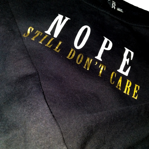 🟪H&M Women's xS black graphic sweater with gold zippers - Picture 3 of 5